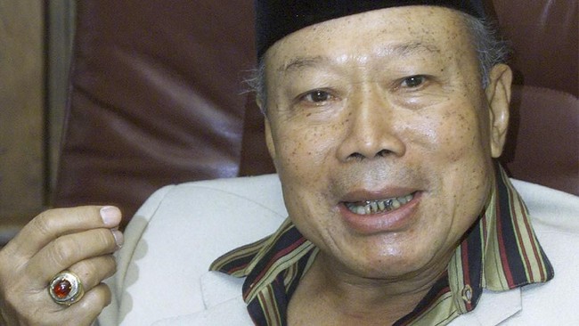 Probosutedjo mendirikan PT Garmak Motor Ltd pada 1976 sebagai agen tunggal dan perakitan untuk Chevrolet di Indonesia.