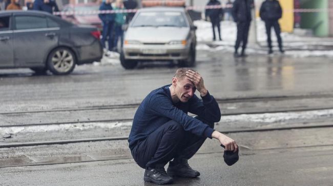 Putin Sebut Kebakaran Mal di Rusia Kejahatan Akibat Kelalaian Presiden Vladimir Putin menyebut kebakaran mal di Rusia yang menewaskan 64 orang, 41 diantaranya anak-anak sebagai kejahatan akibat kelalaian.