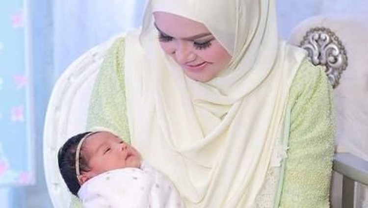 Ini makna di balik nama Aafiyah, putri kecil penyanyi dari Negeri Jiran, Siti Nurhaliza.