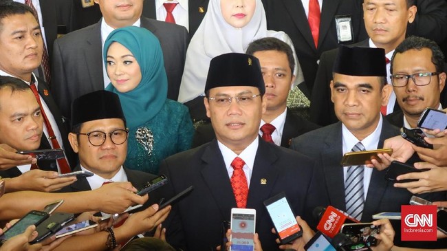 Wakil Ketua MPR Ahmad Basarah menyatakan MK lebih berwenang untuk menafsirkan isi UUD terkait polemik masa jabatan wakil presiden.