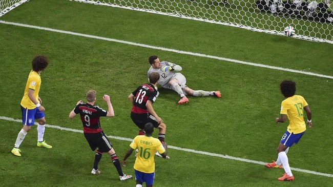 Jaring gawang Piala Dunia 2014 di Stadion Mineirao Belo Horizonte yang menjadi saksi bisu kekalahan timnas Brasil 1-7 dari Jerman mulai dilelang.