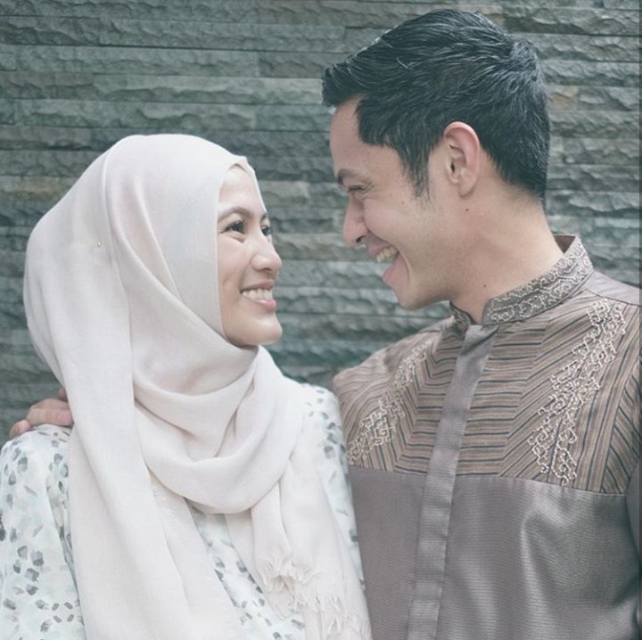 <p>"Mari kita nikmati perjalanan indah ini, sayang. Jangan pernah lelah, Walaupun bukan perjalanan yang sempurna. Tapi percayalah, kita bisa membuatnya menjadi lebih indah," tulis Alyssa di Instagram-nya. (Foto: Instagram @ichasoebandono)</p>