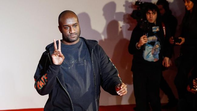 Label mewah asal Paris, Louis Vuitton memilih Virgil Abloh, desainer fenomenal Off-White sebagai direktur artistik barunya menggantikan Kim Jones.