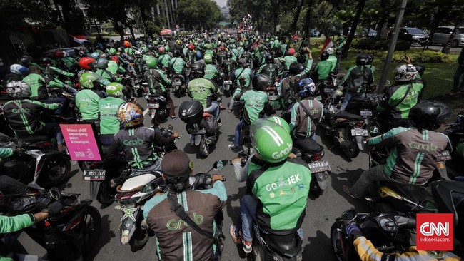 Tarif ojek online naik lagi dengan batas bawah menjadi Rp2.250 per km dan tarif atas menjadi Rp2.650. Tarif mulai berlaku 16 Maret 2020.
