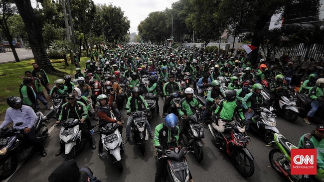 Jokowi Relaksasi Cicilan Motor Ojol 1 Tahun Imbas Corona