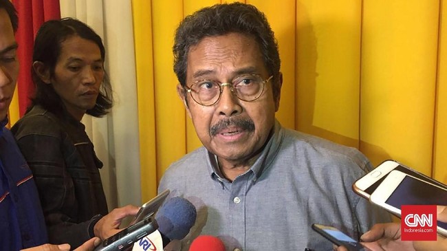 Menteri Ketenagakerjaan era BJ Habibie Fahmi Idris meninggal dunia pada Minggu (22/5). Kabar duka disampaikan oleh anaknya Fahira Idris melalui instagramnya.