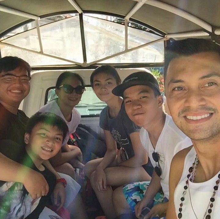 <p>Asyiknya saat sekeluarga berwisata ke Bali. (Foto: Instagram @sasiasmara)</p>
