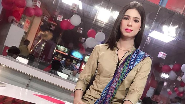 Nama Marvia Malik menjadi sorotan di Pakistan setelah tampil sebagai pembawa berita televisi transgender pertama di negara mayoritas Islam tersebut.