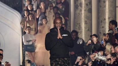 Virgil Abloh untuk pertama kalinya menampilkan koleksi busana pria