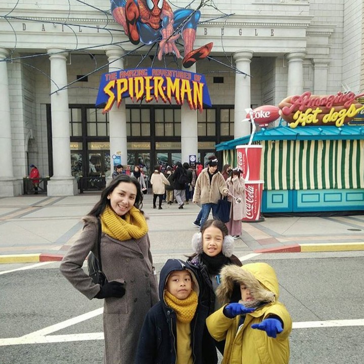 <p>Untuk urusan kostum, Bunda Rara dan si kecil kompak banget lho. (Foto: Instagram/ @lifelivelovelaugh)  </p>
