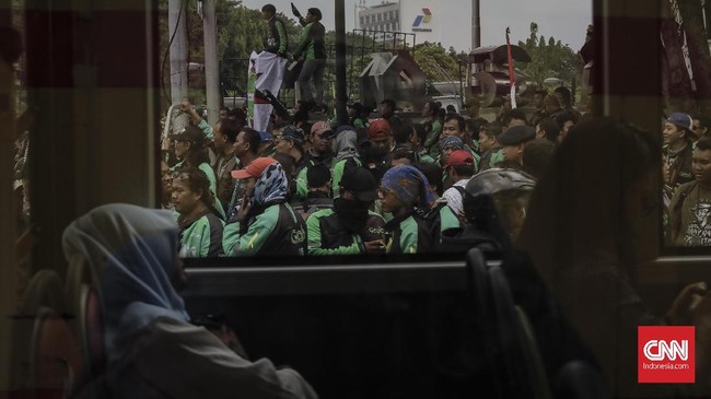FOTO : Jerit Hati Pengemudi Ojek Online