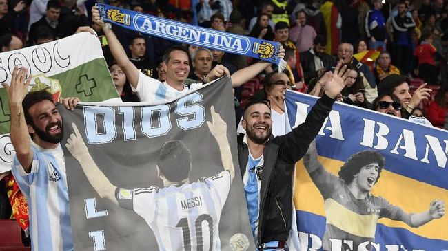 Messi: Diego Maradona Abadi Lionel Messi menilai Diego Maradona bakal jadi sosok yang abadi di hati orang-orang yang mengenalnya.