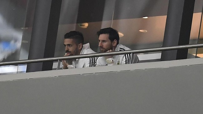 Para netizen yang kecewa Lionel Messi tidak main membela timnas Argentina saat uji coba lawan timnas Spanyol, membuat sejumlah meme kocak.
