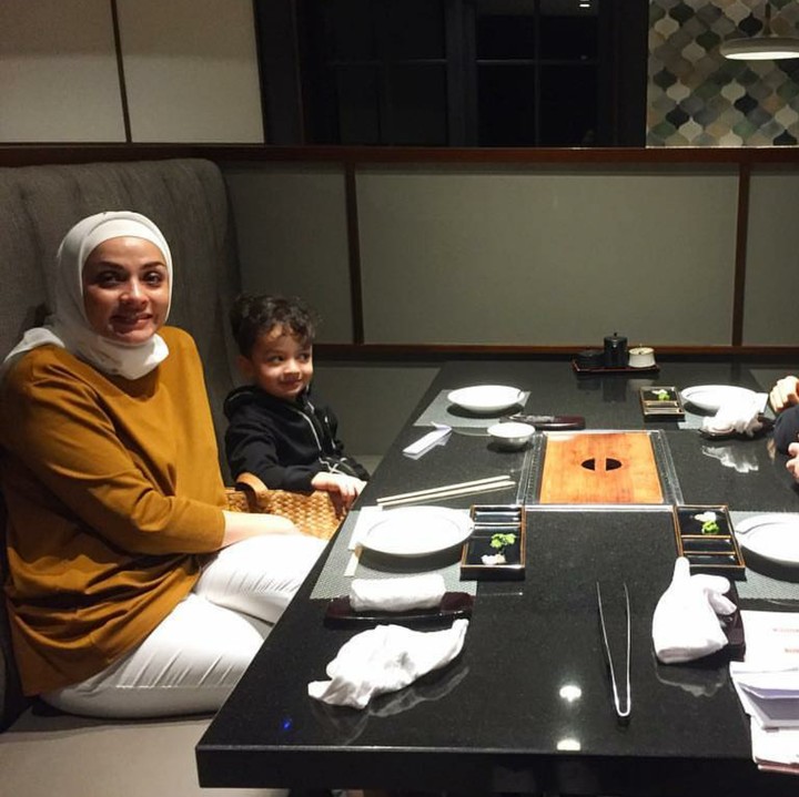 <p>Sambil menunggu makanan siap dihidangkan, foto bareng dulu ya. (Foto: Instagram/ferdyhasan)</p>