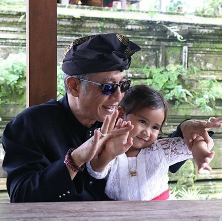 <p>Bocah mungil yang akrab disapa Kina ini senang belajar nari lho, Bun. (Foto: Instagram/happysalma)</p>