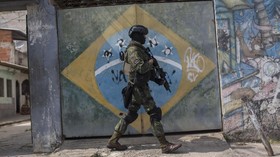 FOTO:  Kala Militer Brasil Kuasai Keamanan Rio de Janeiro