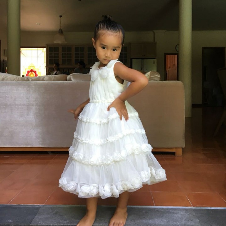 <p>Halo semua kenalin nih Tjokorda Sri Kinandari Kerthyasa, anak dari aktris, penulis dan pemain teater Happy Salma. (Foto: Instagram/happysalma)  </p>