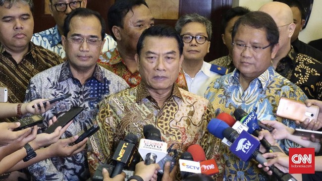 Kepala Staf Presiden Moeldoko mengatakan pemerintah berharap Grab dan Gojek dapat memberi sikap terhadap tuntutan pengendara transportasi pekan depan (2/4).