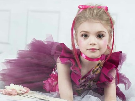 Cantik Banget! Gadis Cilik Asal Rusia Ini Seperti Boneka