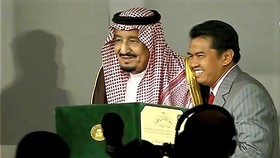 'Profesor Halal' Indonesia Terima Penghargaan King Faisal