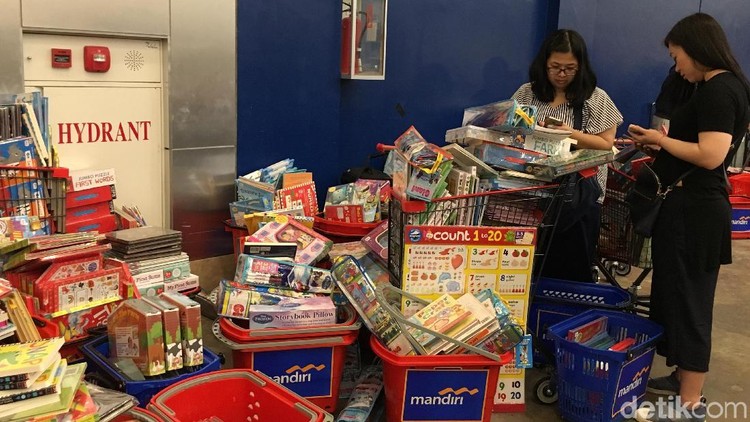 Jastip atau jasa titip ternyata bisa jadi bisnis dengan modal kecil tapi untung besar. Keempat perempuan ini memaparkan kisah sukses jastip mereka.