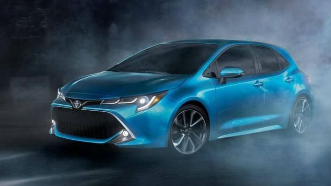 Corolla 'Hatchback' untuk Konsumen yang Ingin Bernostalgia Corolla hatchback adalah 'rebadge' dari Auris hatchback yang mengandalkan platform TNGA (Toyota New Global Architecture)