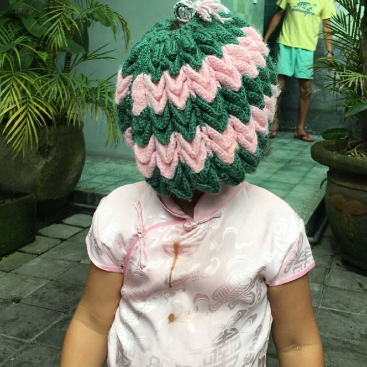 <p>Tuh, ada-ada aja kan tingkah lucu Kina yang bikin dia makin nggemesin. (Foto: Instagram/happysalma)  </p>