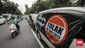 Pemerintah Kembali Tangguhkan Peraturan Sopir Daring