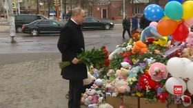 VIDEO: Seikat Mawar Merah dari Putin buat Korban Kebakaran