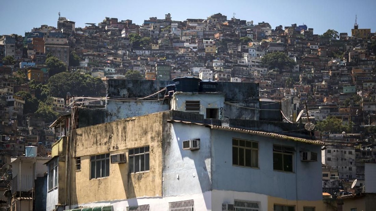 FOTO:  Kala Militer Brasil Kuasai Keamanan Rio de Janeiro