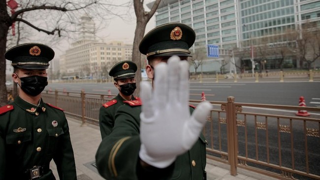 Otoritas China meluncurkan operasi razia produk-produk halal di Provinsi Xinjiang sebagai upaya "melawan ekstremisme".