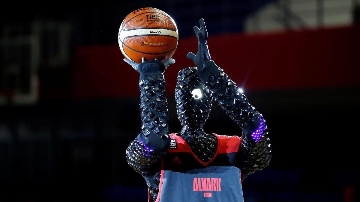 FOTO: CUE, 'Atlet' Penerus Shaquille O'Neal