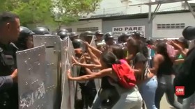 VIDEO: Bentrok di Sel Kantor Polisi Venezuela, 68 Orang Tewas