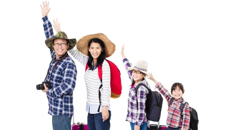 Hobi traveling tidak berhenti ketika punya anak. Agar liburan bersama si kecil lancar tanpa hambatan, harus ada persiapan matang.