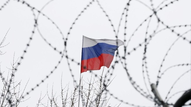 Rusia mengabaikan permintaan negara-negara Barat untuk melepaskan dua kapal angkatan laut Ukraina beserta awak kapalnya.