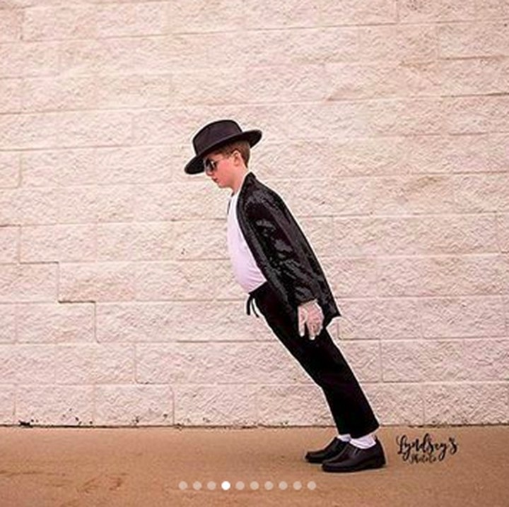 Cuma butuh beberapa waktu buat Jett mempelajari detail gerakan Michael Jackson. Termasuk gerakan yang satu ini. (Foto: Instagram/ @lyndseywright_lyndseysphotoco)