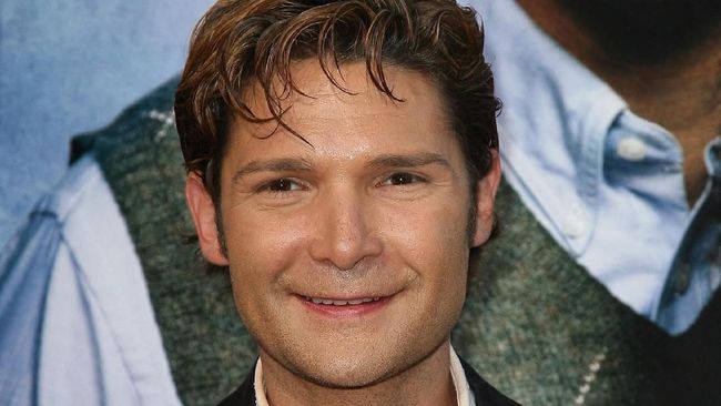 Corey Feldman mengaku ditusuk dengan semacam alat suntik dan khawatir isinya virus atau racun. Beruntung hanya ada dia dan seorang petugas keamanan di mobil.