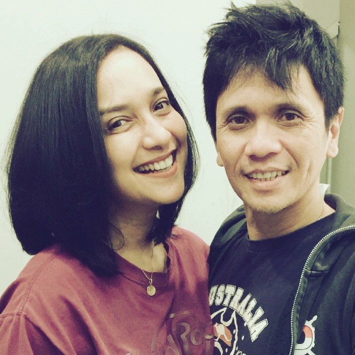 Pasangan selebriti Shahnaz Haque dan Gilang Ramadhan sudah 17 tahun menikah. Meski begitu mereka selalu terlihat mesra. (Foto: Instagram/shahnaz.haque)