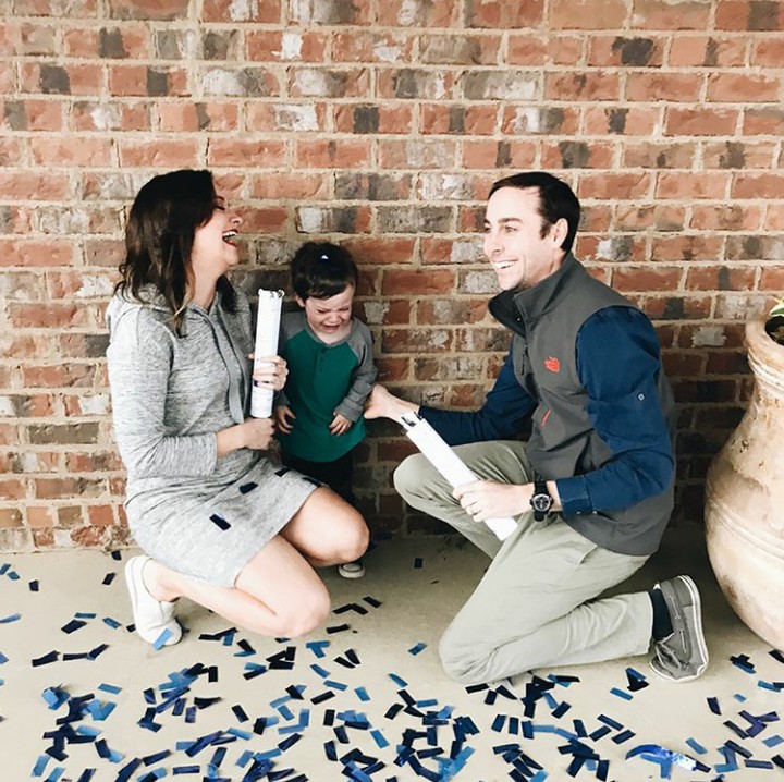 <p>Duh, kasihan si kecil malah menangis ketakutan gara-gara petasan confetti-nya. (Foto: Instagram @mylifewellloved)</p>