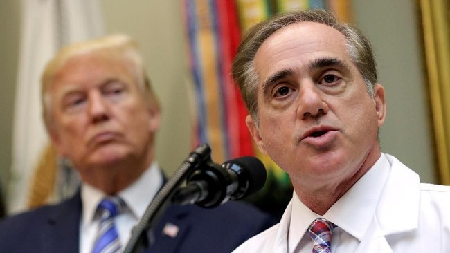 Presiden AS Donald Trump mencopot Menteri urusan Veteran, David Shulkin dan menggantinya dengan Ronny Jackson, dokter Gedung Putih.