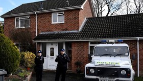 Polisi Inggris Sebut Agen Rusia Terpapar Racun di Depan Rumah