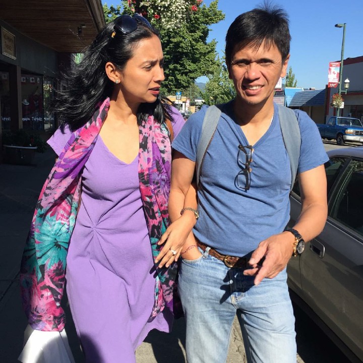 Sampai kini, aktivitas bergandengan tangan saat jalan berdua tetap dilakukan. (Foto: Instagram/shahnaz.haque)