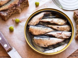 Viral Sarden Kalengan Bikin Kulit Glowing, Terinspirasi Model Victorias Secret