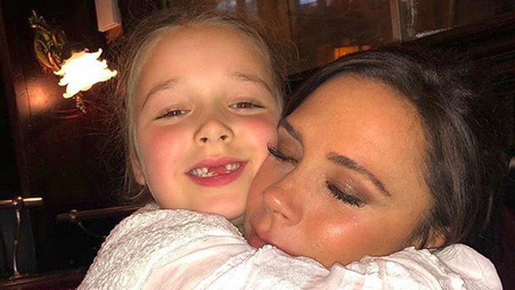Pesan Penyemangat dari Victoria Beckham untuk Putrinya Victoria Beckham punya pesan khusus untuk putrinya, Harper, yang diucapkannya setiap hari. Hmm, apa ya pesannya?