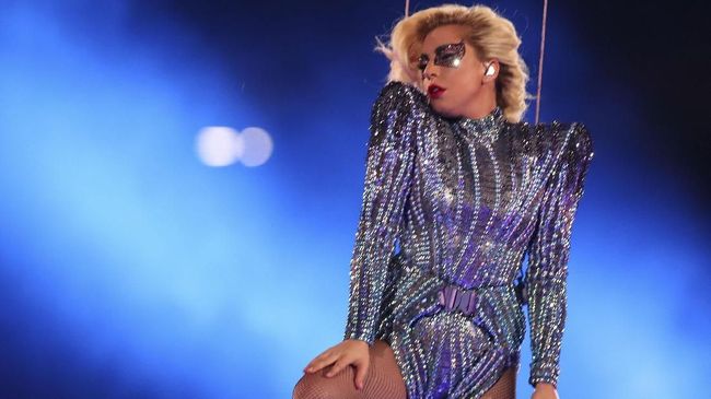 Lady Gaga mengakui belum bisa kembali ke rumahnya usai insiden kebakaran hebat di California terjadi pada pekan lalu.