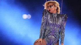Lady Gaga Tak Bisa Pulang ke Rumah Usai Kebakaran California