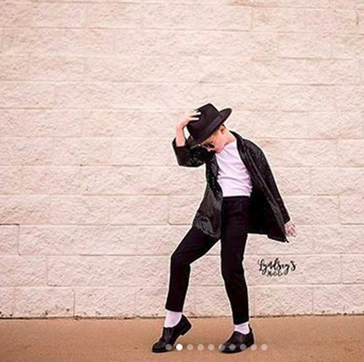 Tuh, lihai banget ya Jett memperagakan gaya Michael Jackson. (Foto: Instagram/ @lyndseywright_lyndseysphotoco)
