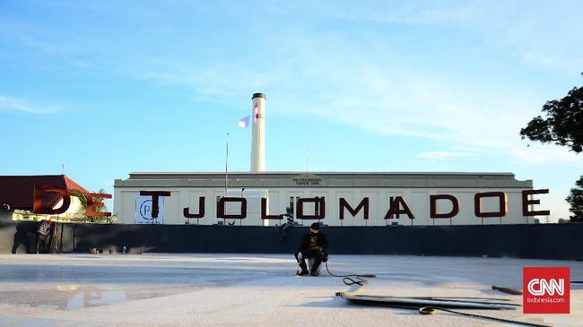 Pengunjung bakal dibawa melintasi tempat-tempat wisata populer di Solo lewat udara dengan helikopter, perjalanan dimulai dari De Tjolomadoe, Karanganyar.