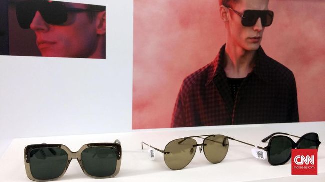 Sama seperti busana, kacamata hitam ternyata juga memiliki trennya sendiri, seperti apa tren sunglasses terbaru di musim ini?