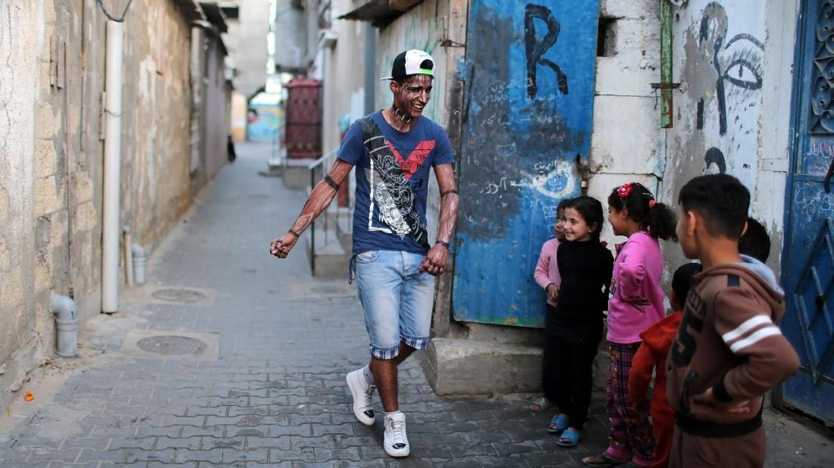 FOTO: Sapuan Rona di Wajah Gaza